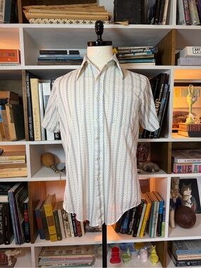 Men's Short-Sleeve Button-Up Shirt in Ivory with Navy Stripe